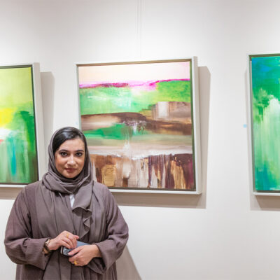 معرض بين لون وشعور