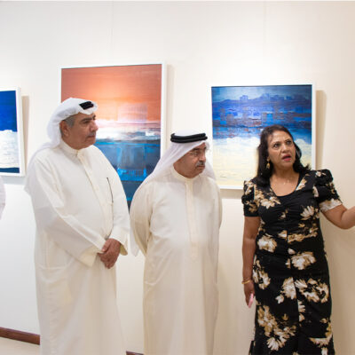 معرض بين لون وشعور