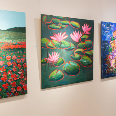 معرض بين لون وشعور