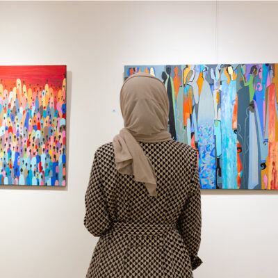 معرض بين لون وشعور