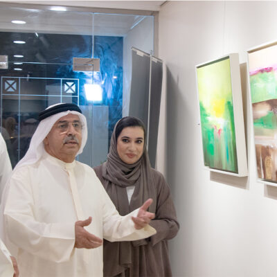 معرض بين لون وشعور