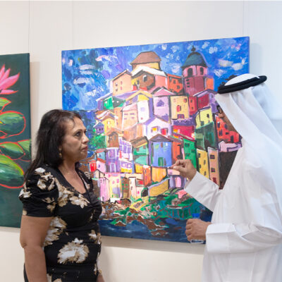 معرض بين لون وشعور